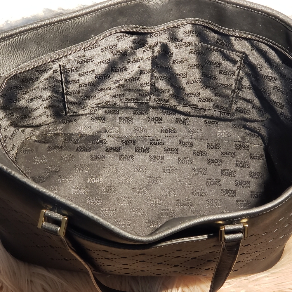 Michael Kors Saffiano Leather Violet Carry All - Picture 9 of 12